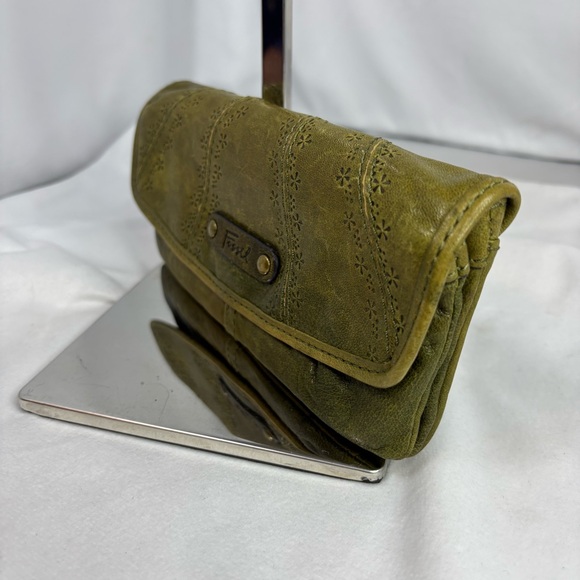 Vintage Fossil Olive Green Leather Wallet with Floral Perforation - Picture 3 of 10